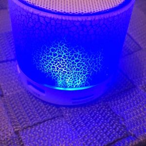 Bluetooth speaker white